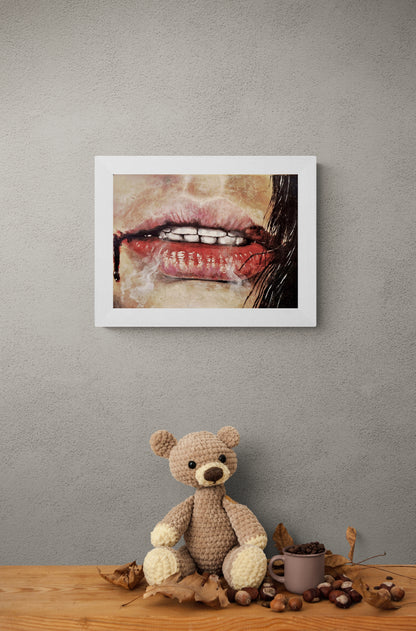 Dette kunsttrykket er en kraftfull utforskning av menneskets skjulte følelser og mørke aspekter. Blodet som renner tilfører en brutal og forstyrrende dimensjon. 